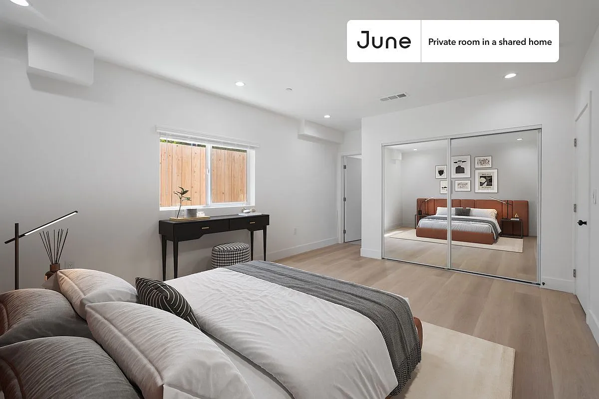 Queen bedroom in 3 bed/2 bath home in Hollywood #1858 A — Photo 1