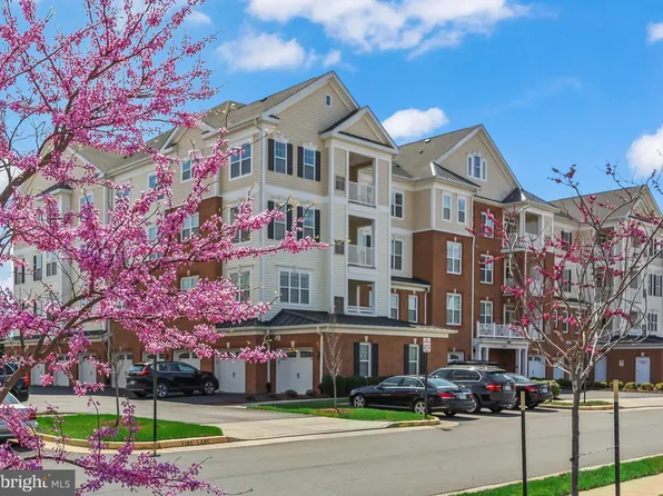 44589 York Crest Ter #300, Ashburn, VA 20147