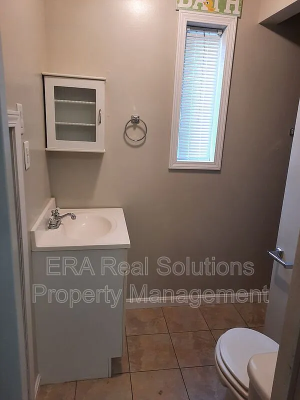 3 bed, 2.0 bath, 1288 sqft, $1,100 — Photo 4