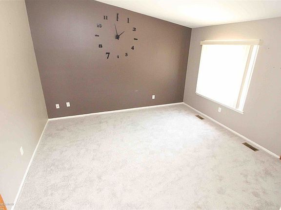 5th image of 48282 Donahue Dr