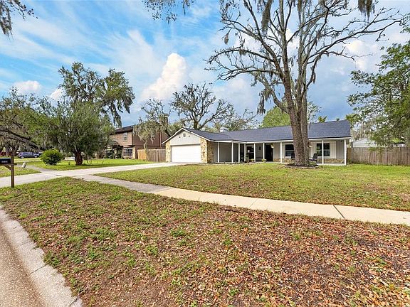 3rd image of 3909 Applegate Cir