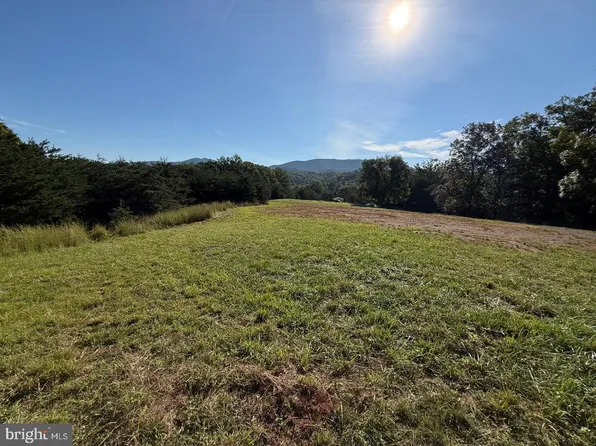 70 Turkey Oak Ln, Upper Tract, WV 26866