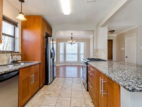 5th image of 2313 Lakeshore Ln