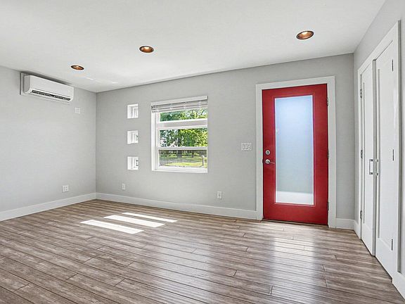5th image of 9740 Maple St