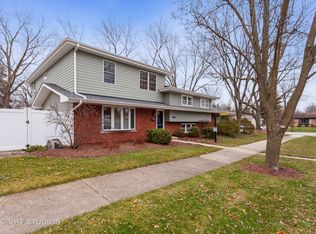 1240 Basswood Dr, Naperville, IL