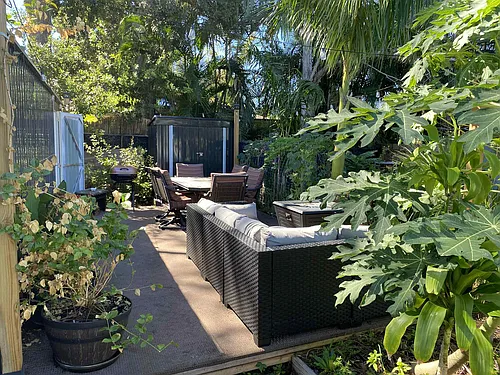 884 Highland St Photo 1