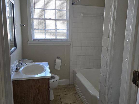 5th image of 836 Northside Dr E