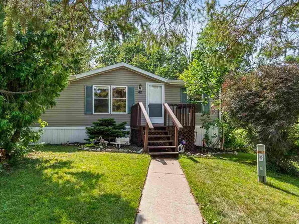 7525 Karlee Ct #42, Charlevoix, MI 49720