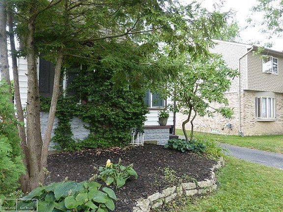 3rd image of 21104 Erben St