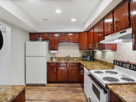 4th image of 4651 1st St NE Unit 201