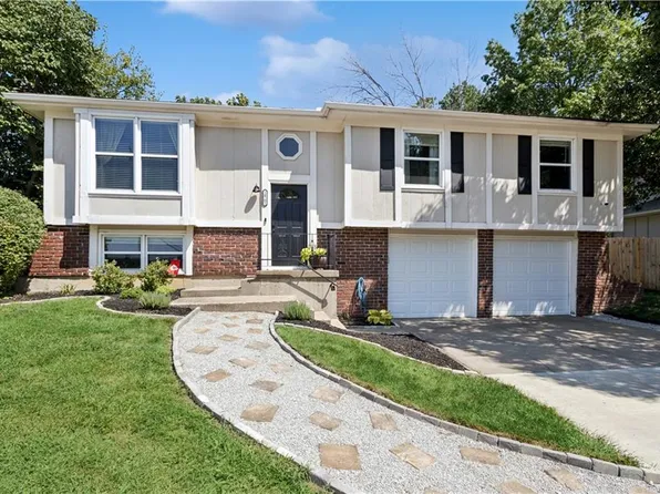 14701 Pine View Dr, Grandview, MO 64030