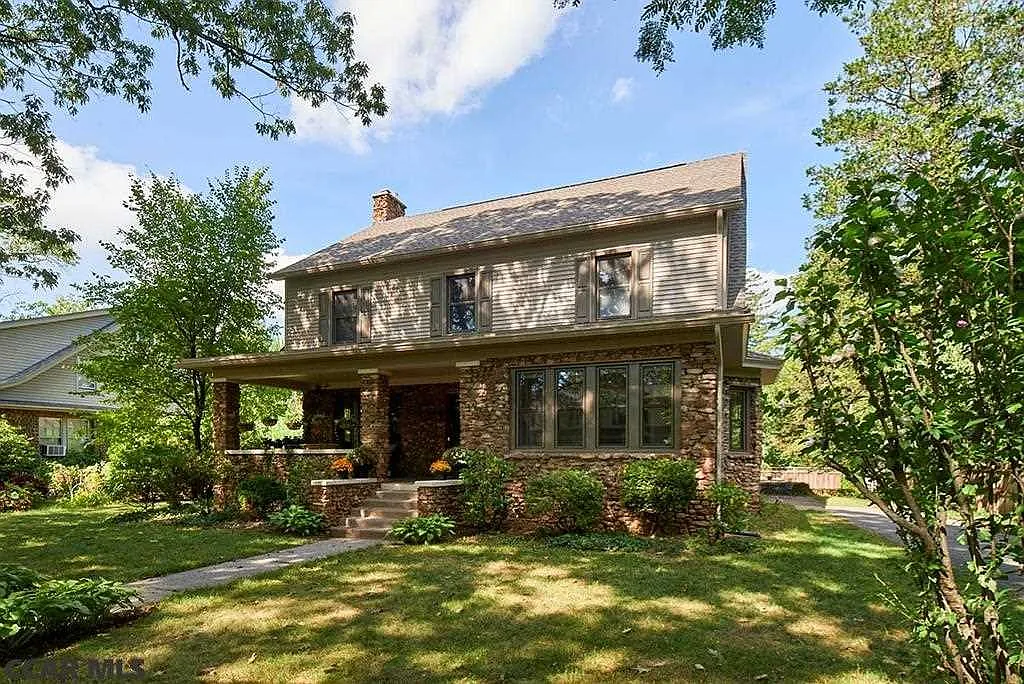613 Locust Ln photo 1