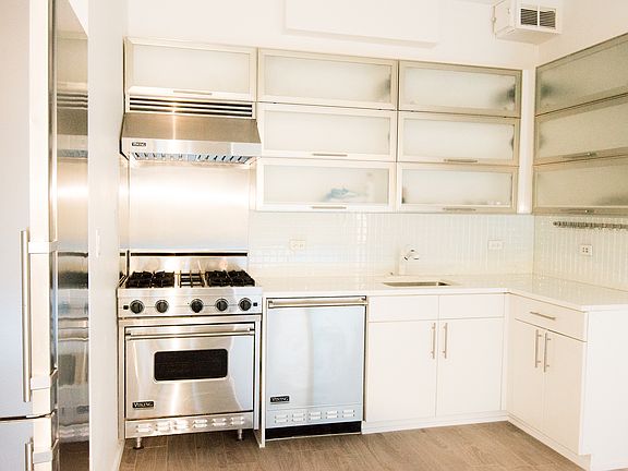2nd image of 103-105 Norfolk St #2B