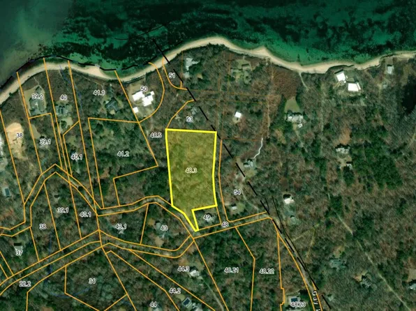 11 Beach Pebble Rd, West Tisbury, MA 02575