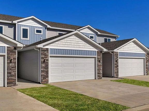 4th image of 215 NW Greenway Pl