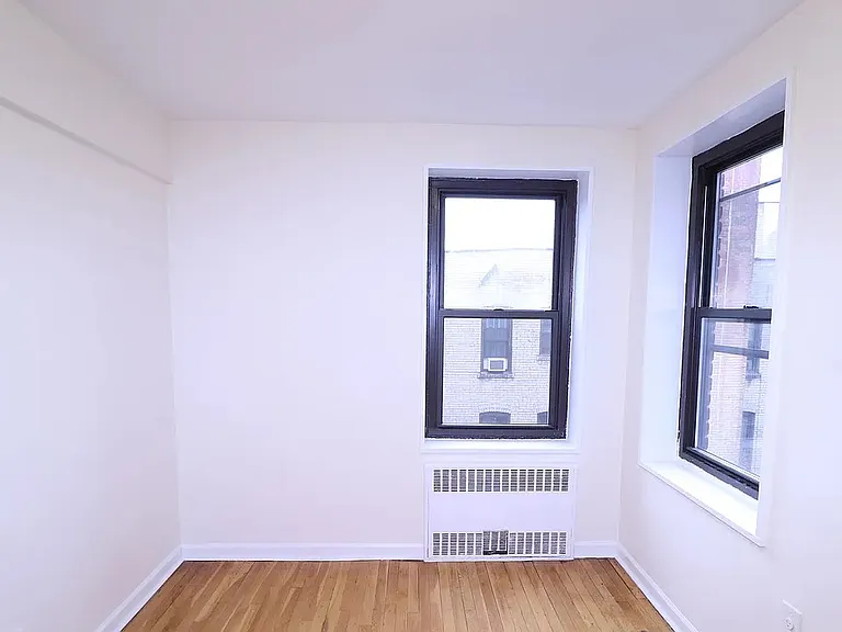 3415 Parsons Blvd #4R — Photo 4