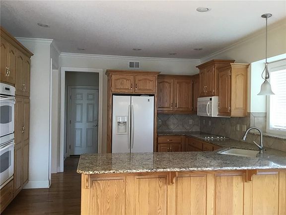 2nd image of 2928 S Brentwood Ct