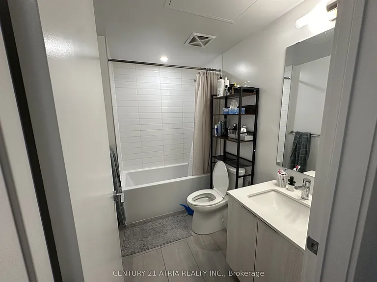 357 King St W #1005 — Photo 12