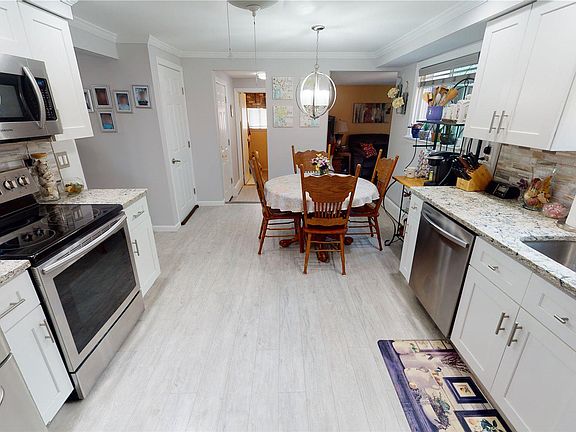 4th image of 31 Washington Heights St