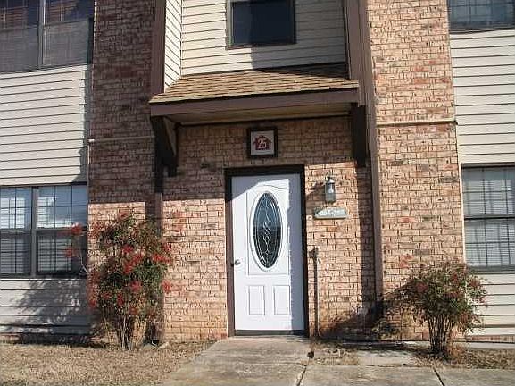 1st image of 401 12th Ave #255