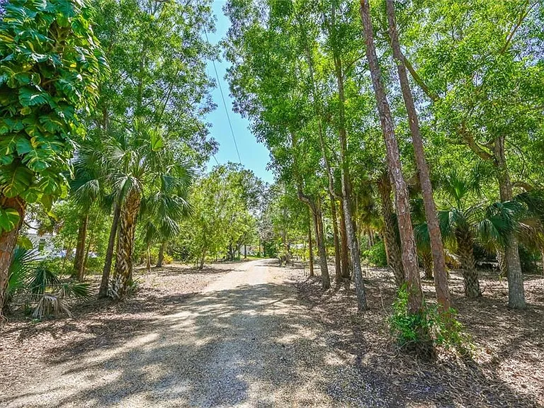 5940 English Oaks Ln — Photo 5