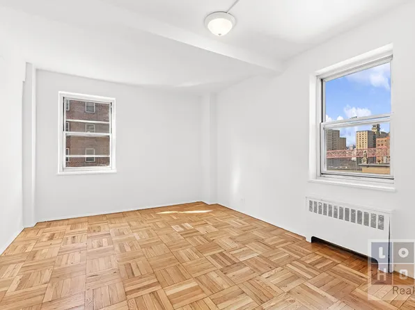 550 Grand Street J8J image 3 of 21