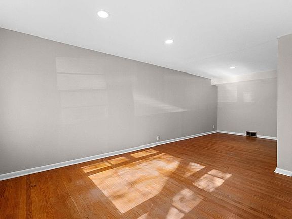 4th image of 9317 Laramie Dr
