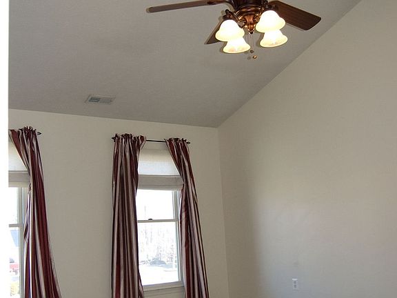 5th image of 104 Stump Ct