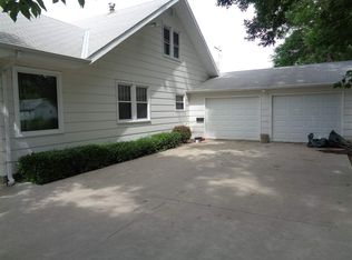 403 1st Ave, Elwood, NE 68937