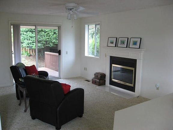 Gas fireplace in Fm/rm