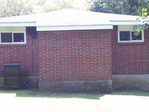 5th image of 1001 N Hickory St