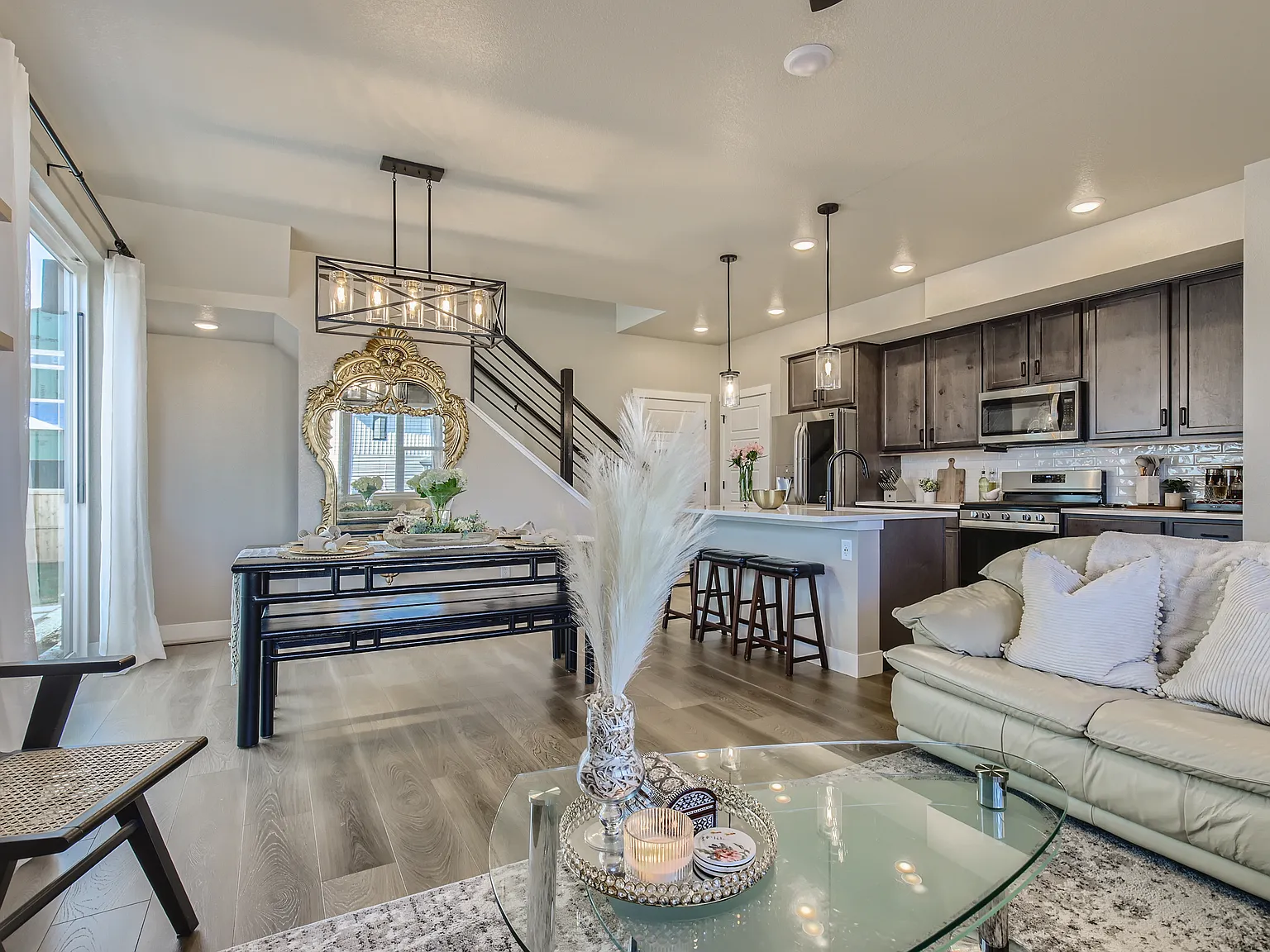 3 bed, 2.5 bath, 2100 sqft, $3,885 — Photo 2