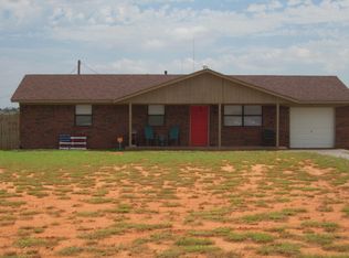 2210 Beverly Ln, Clinton, OK 73601