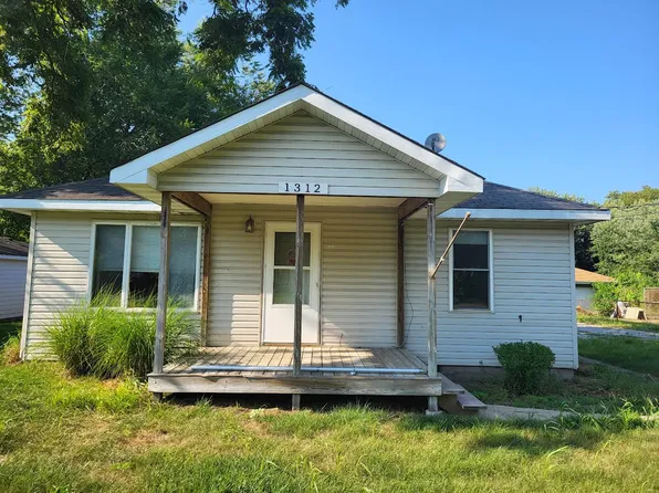 1312 E Elm St, Griffith, IN 46319