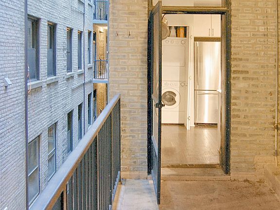 4th image of 630 W Waveland Ave APT 2B