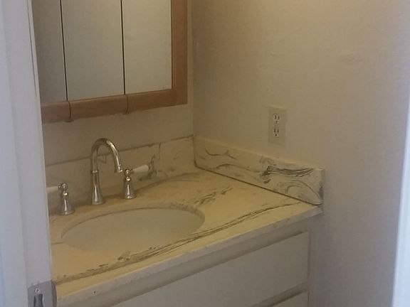 5th image of 888 Greenfield Ave APT L