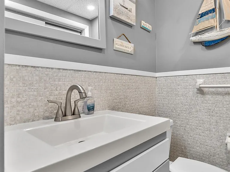2000 Diana Dr — Photo 22