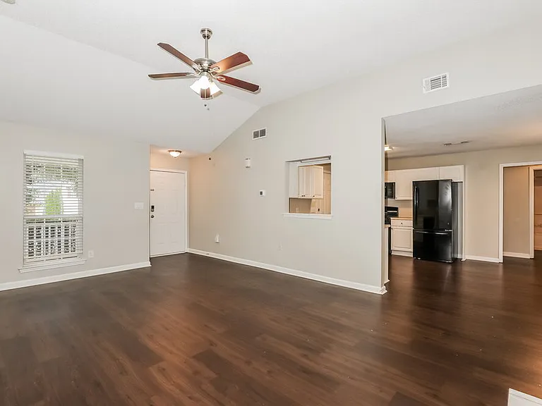 172 Regency Park Dr — Photo 4
