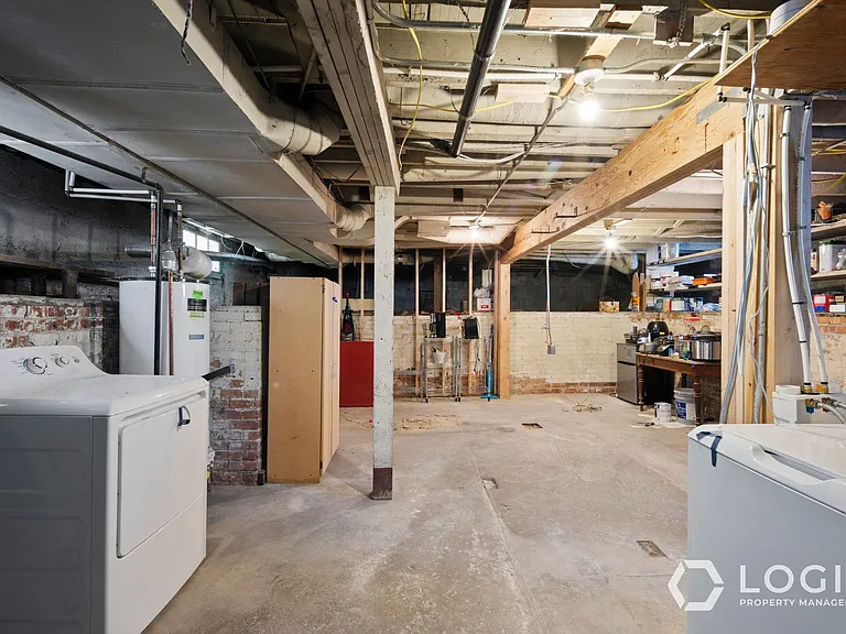 423 S Douglas St #UPSTAIRS — Photo 17