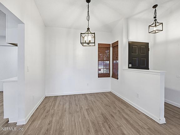 4th image of 3959 ST ISABEL Drive E