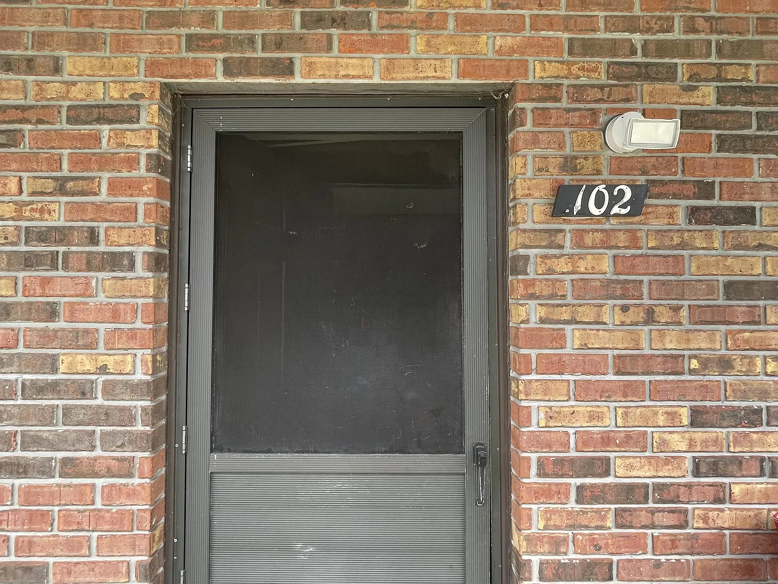 930 Sparta Dr — Photo 1