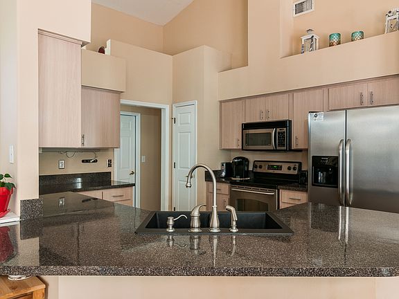 3rd image of 4727 Mahogany Ct