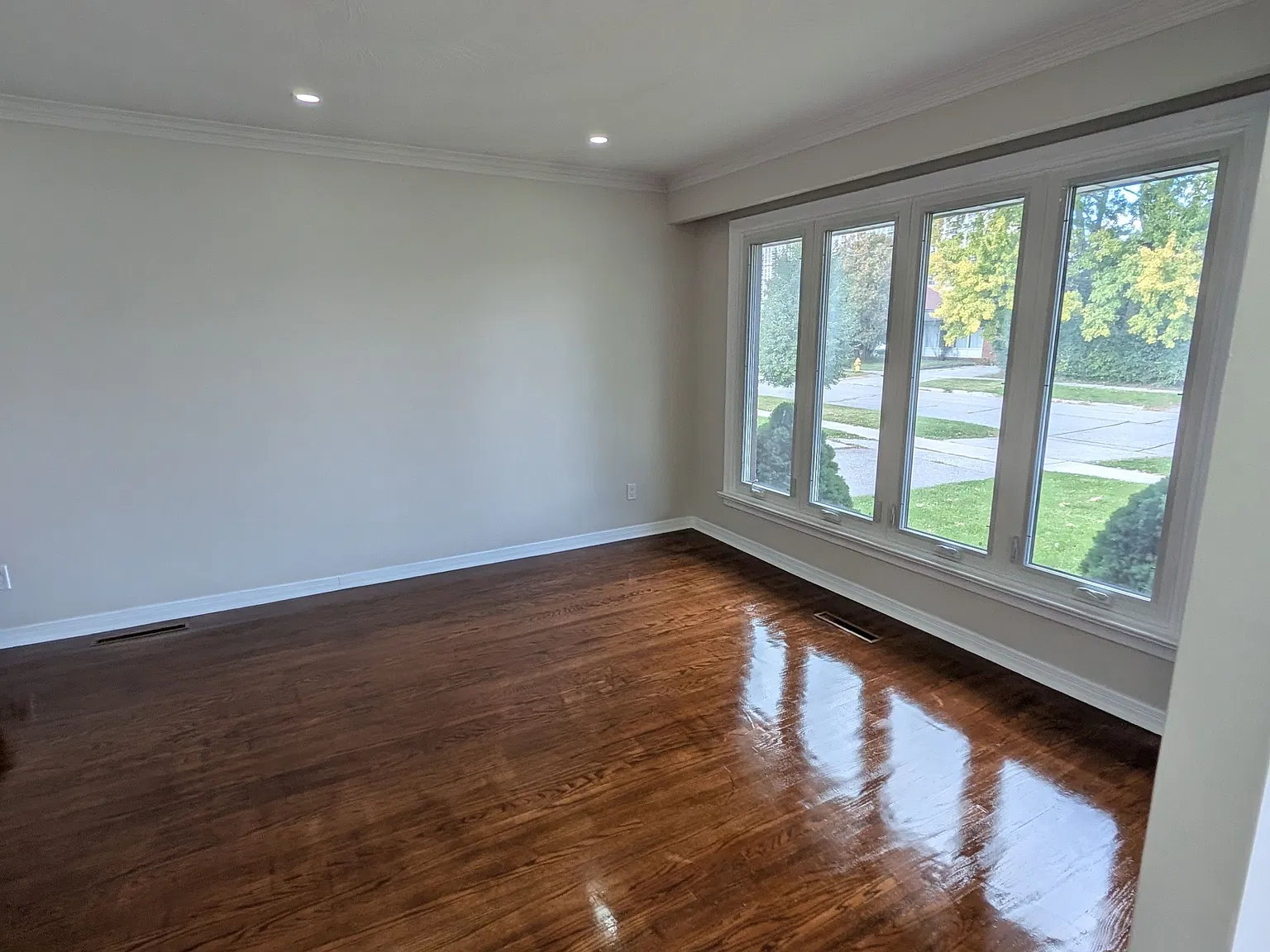 3 bed, $2,900 — Photo 2