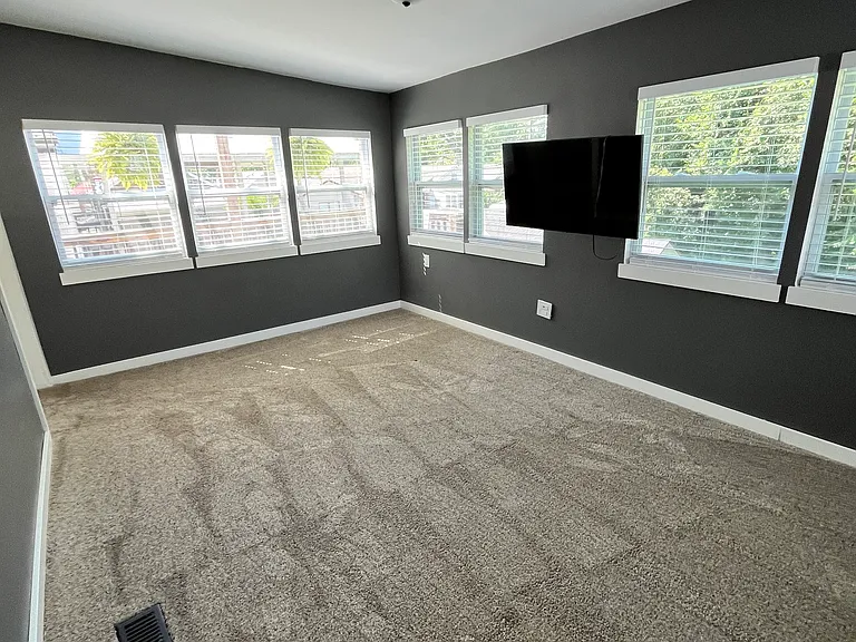 990 Vine St — Photo 14