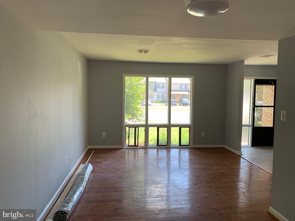 2nd image of 1115 Waterford Pl