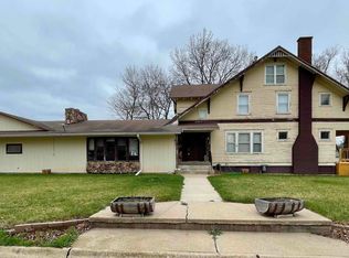 411 S 6th St, Akron, IA 51001