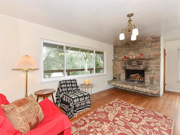 3rd image of 889 Ernest Dr