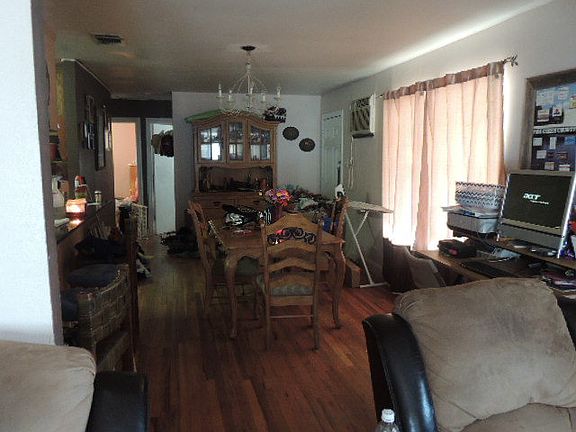 2nd image of 215 W 44th St