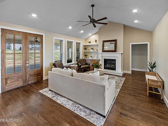 4th image of 5929 John Dr