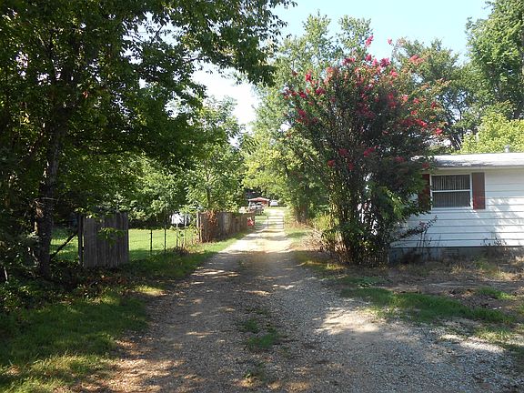 3rd image of 12016 Macon Rd